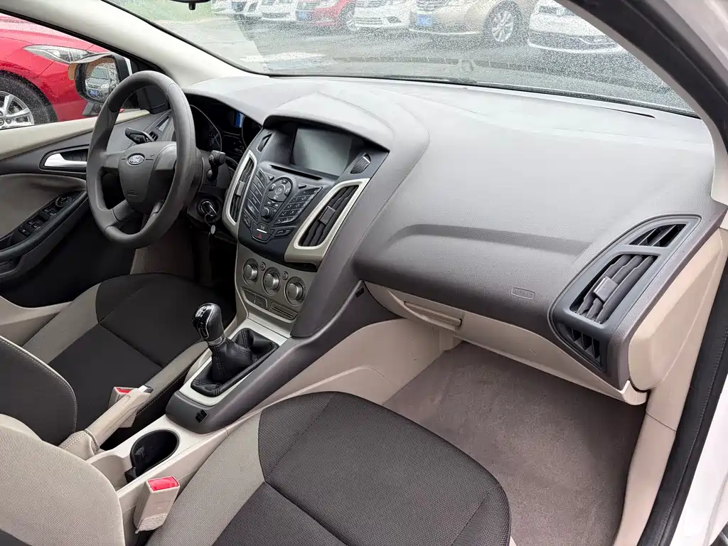 Ford Focus 2014 — фото 13