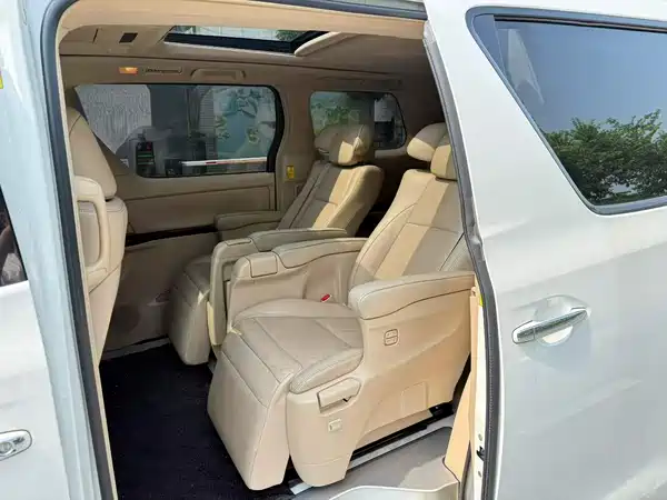 Toyota Alphard 2012