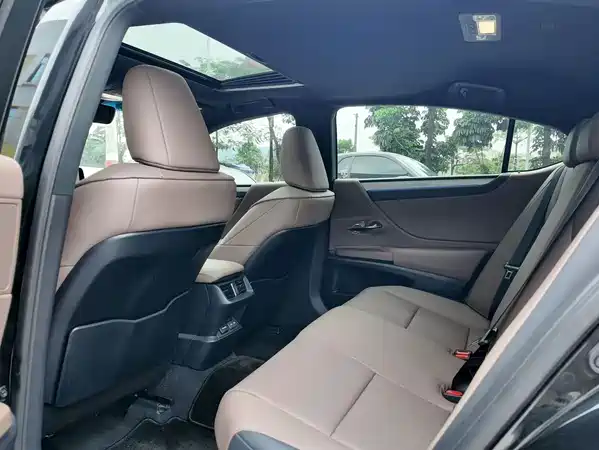 Lexus ES 2025