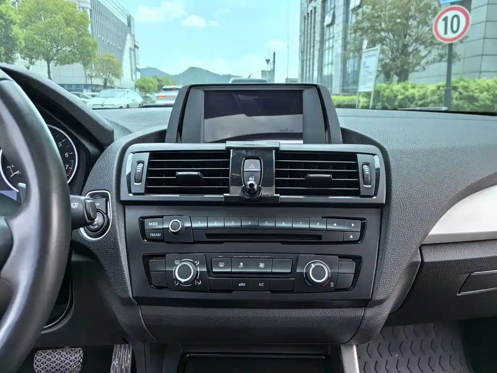 BMW 1 Series 2014 — фото 15