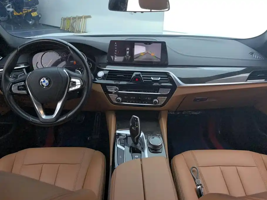 BMW 5 Series 2018 — фото 12
