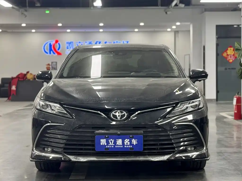 Toyota Camry 2024 — фото 2
