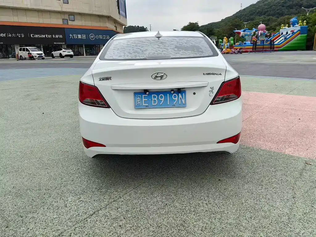 Hyundai Verna 2015 — фото 4