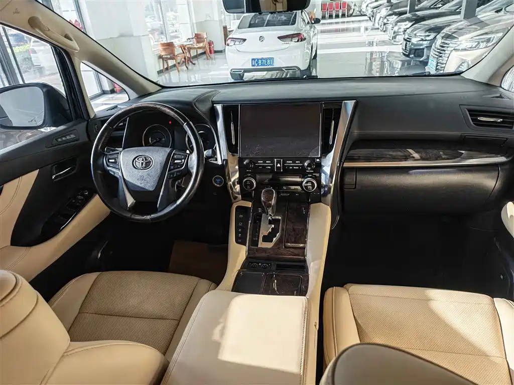 Toyota Vellfire 2022 — фото 7