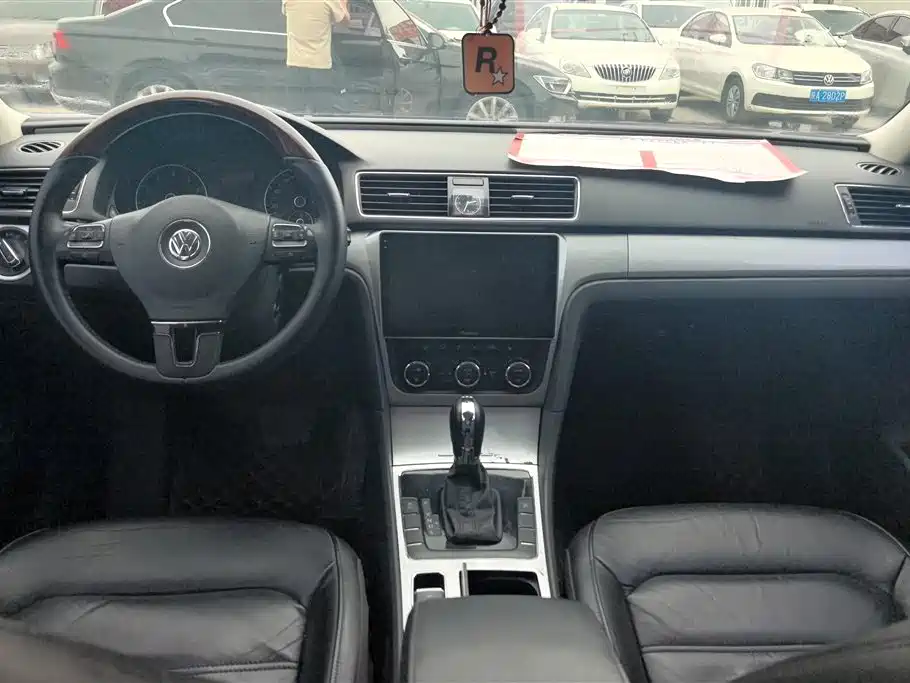 Volkswagen Passat 2014 — фото 12