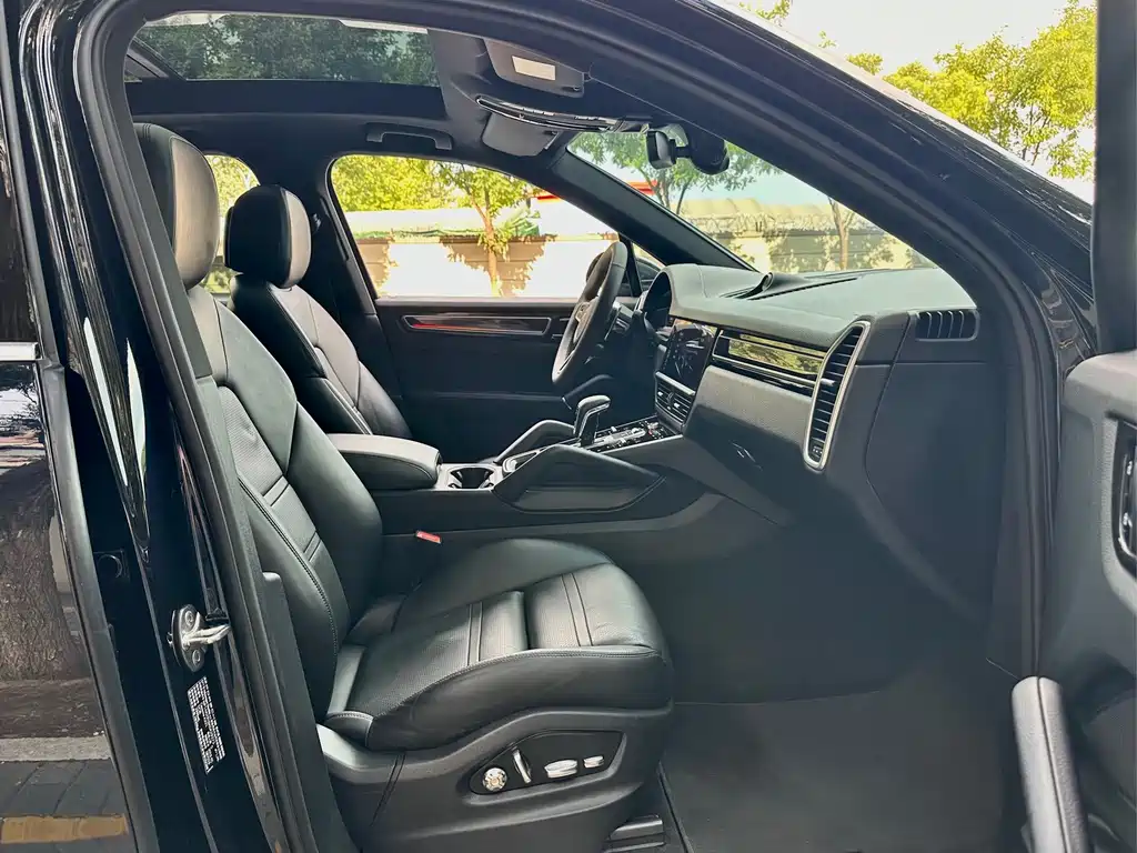 Porsche Cayenne 2019 — фото 16