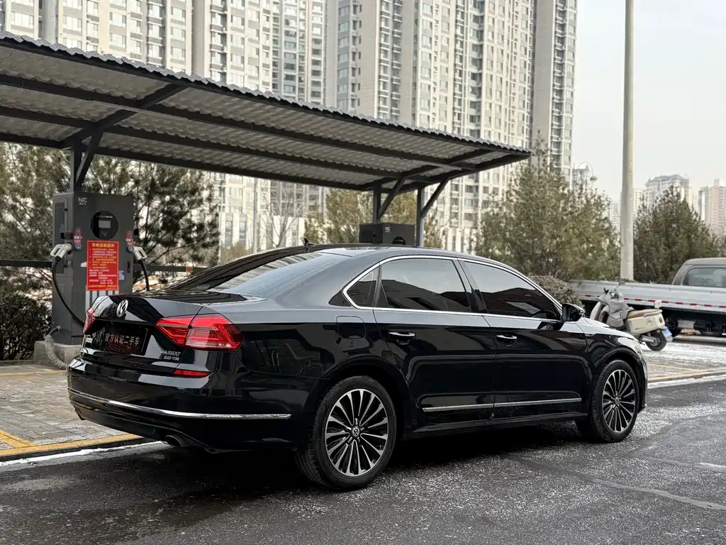 Volkswagen Passat 2017 — фото 14