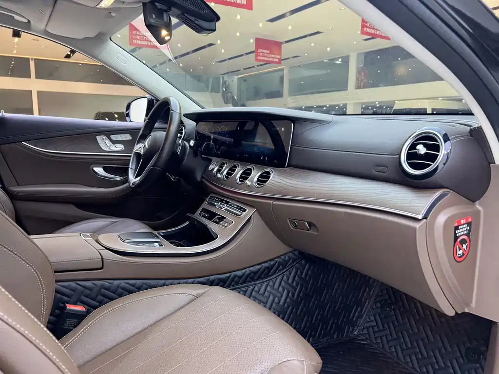 Mercedes-Benz E-Class 2023 — фото 10
