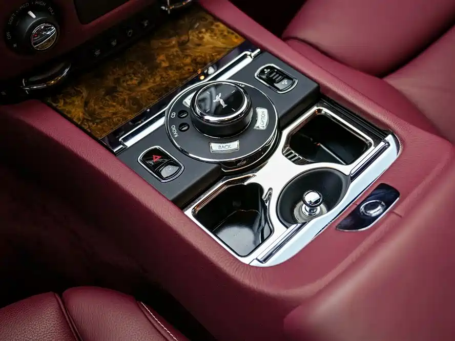 Rolls-Royce Ghost 2017 — фото 18