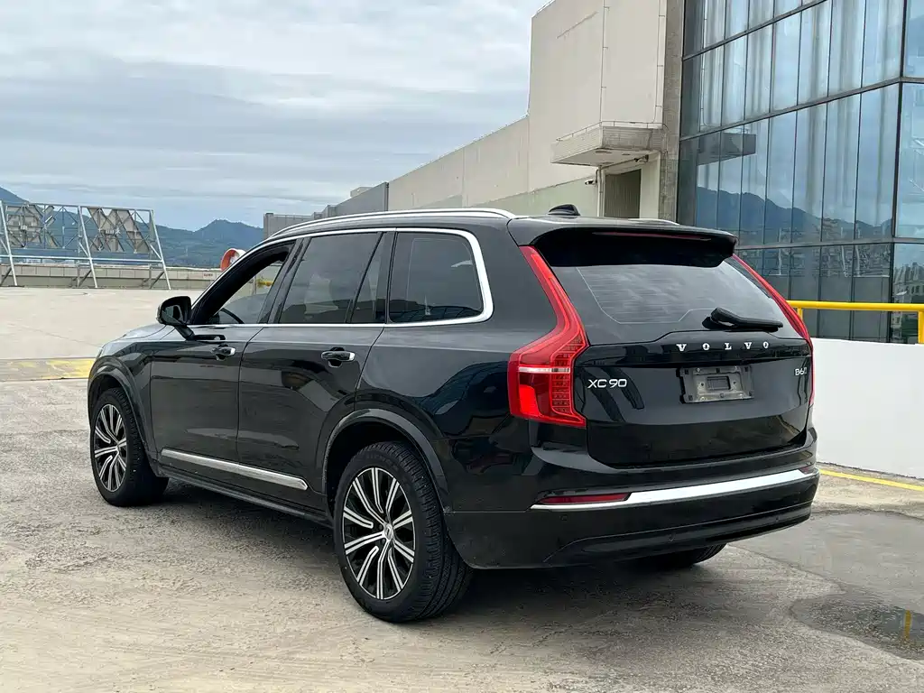 Volvo XC90 2023 — фото 5