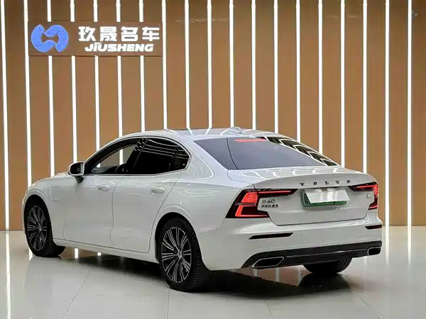 Volvo S60 Plug-In Hybrid 2021