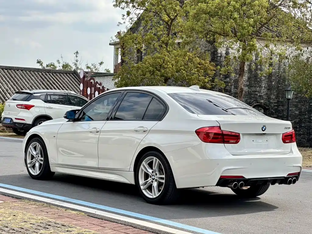 BMW 3 Series 2019 — фото 13