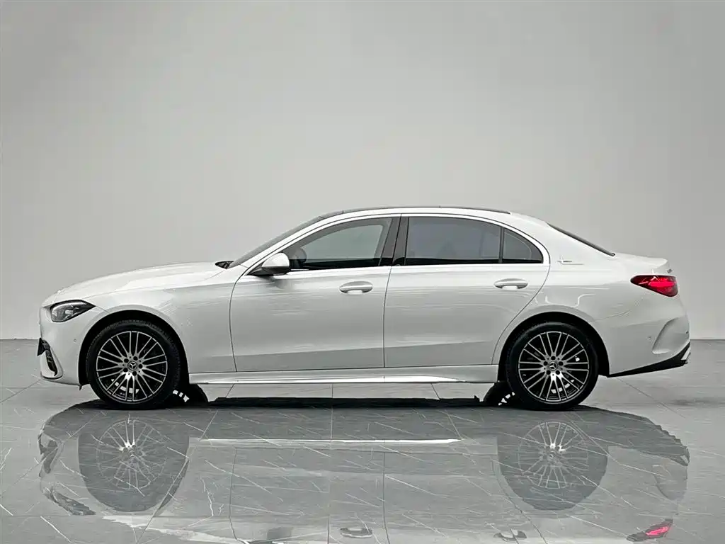 Mercedes-Benz C-Class 2023 — фото 3