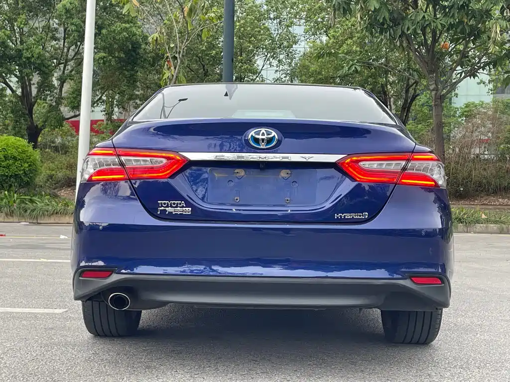 Toyota Camry 2018 — фото 6