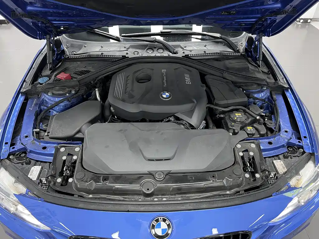 BMW 3 Series 2017 — фото 19