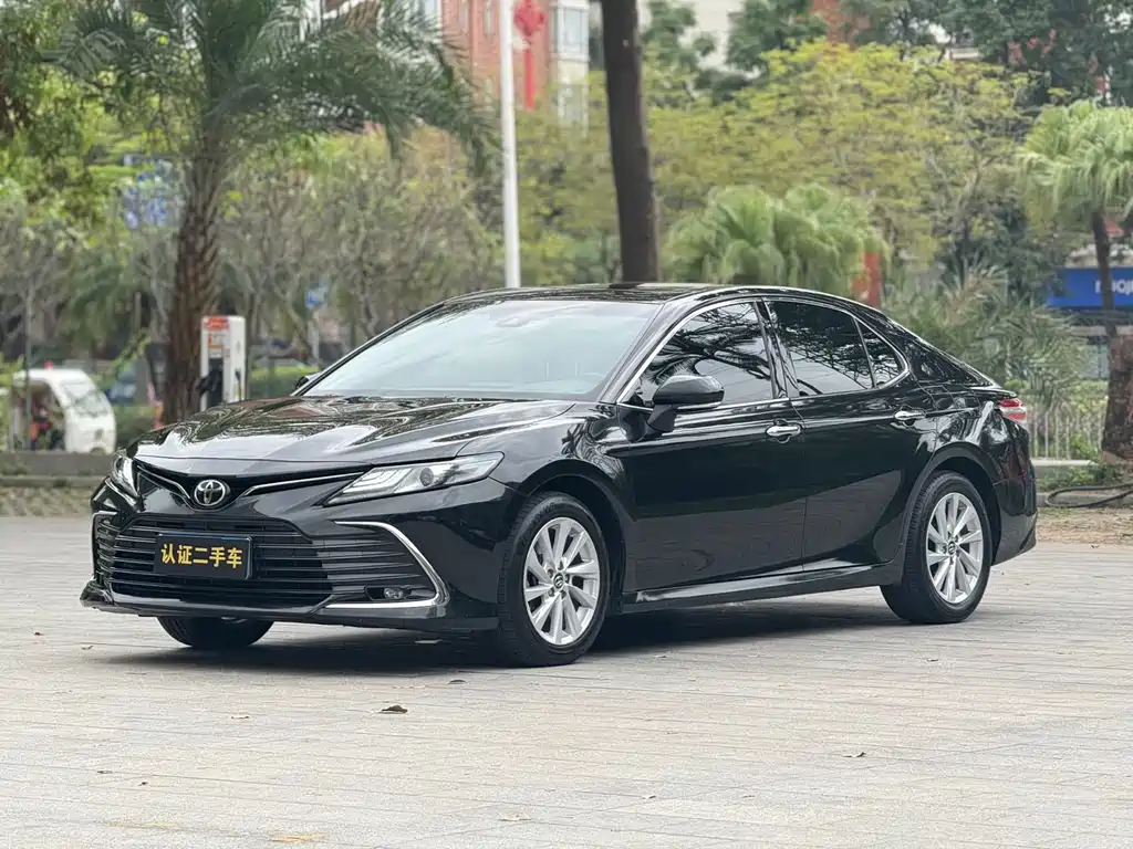 Toyota Camry 2022 — фото 1