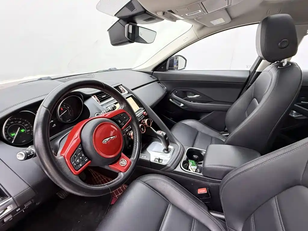 Jaguar E-PACE 2019 — фото 12