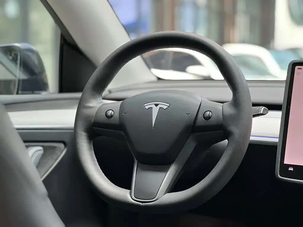 Tesla Model Y 2024 — фото 7