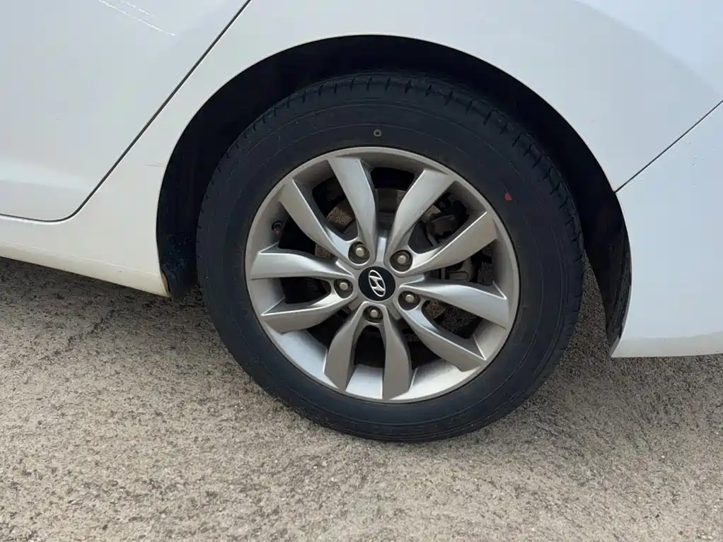 Hyundai Elantra Langdong 2015 — фото 24