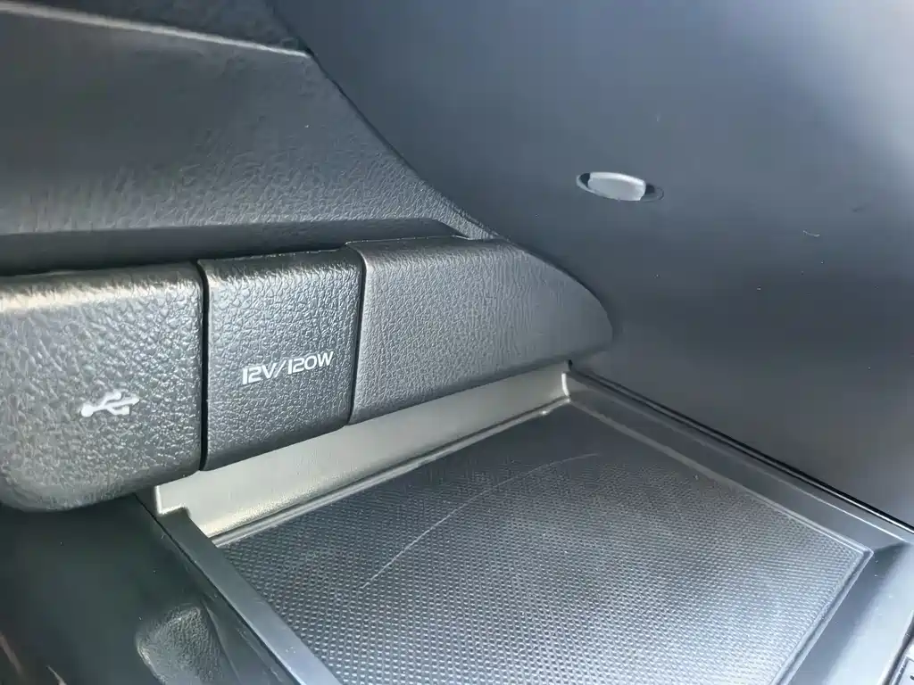 Toyota Camry 2023 — фото 16