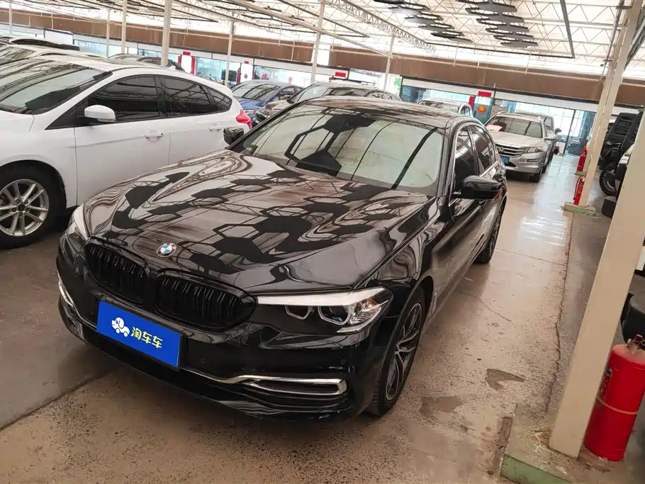 BMW 5 Series 2018 — фото 1