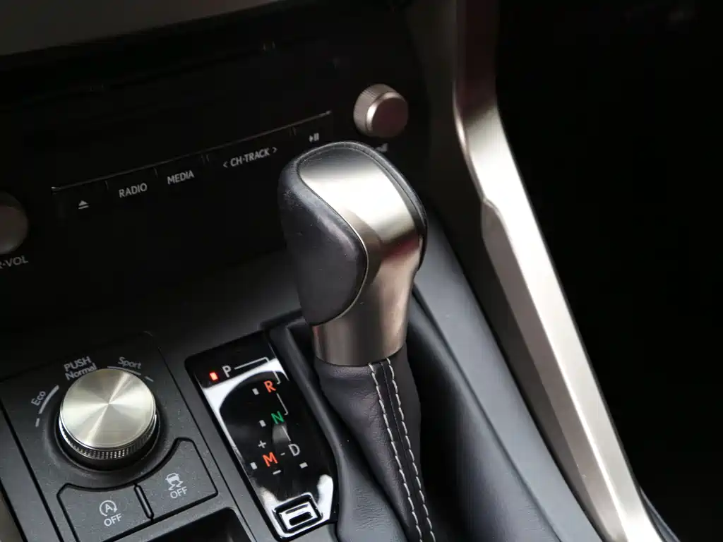 Lexus NX 2020 — фото 12