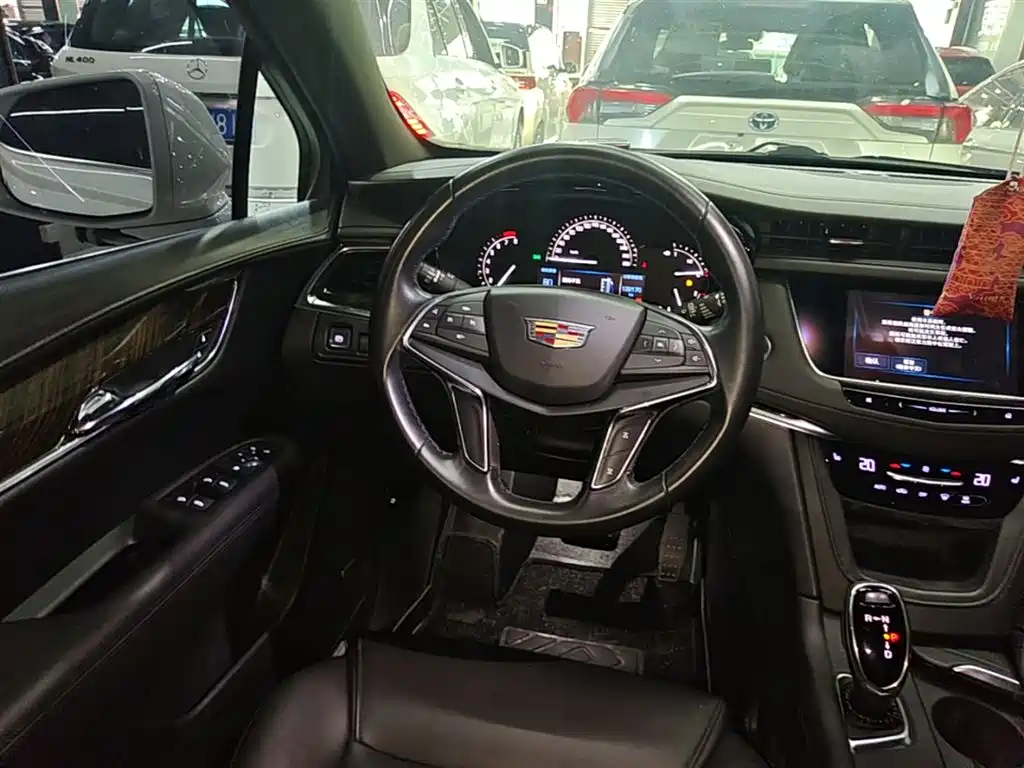 Cadillac XT5 2018 — фото 11