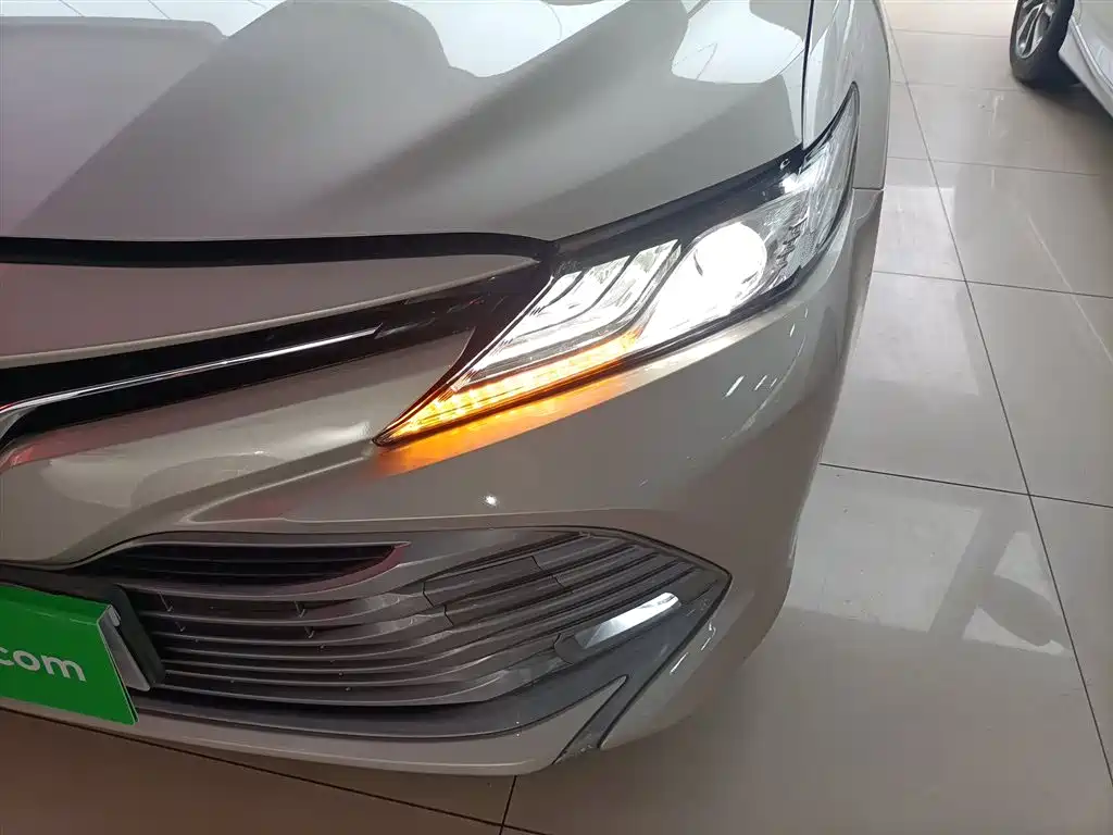Toyota Camry 2018 — фото 19