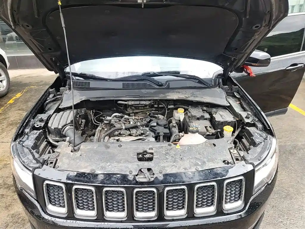 Jeep Compass 2018 — фото 20