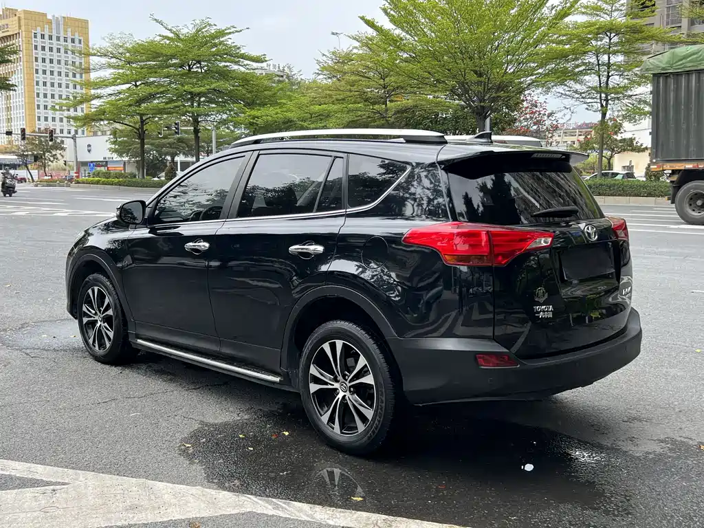 Toyota RAV4 2016 — фото 3