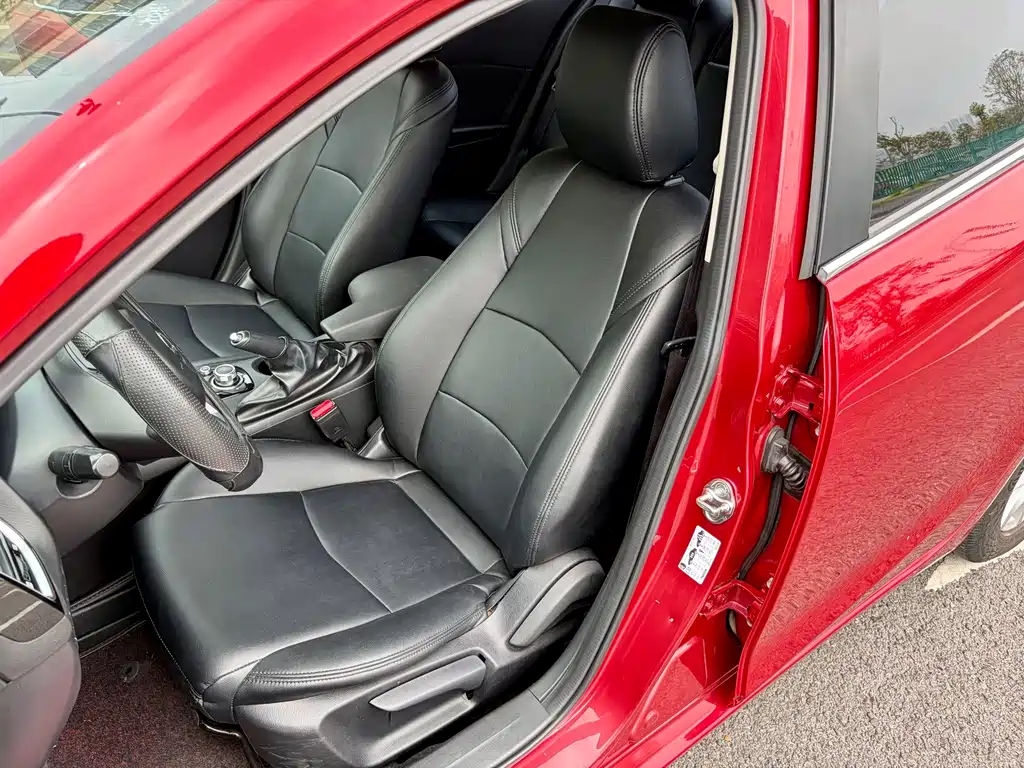 Mazda 3 Axela 2016 — фото 30