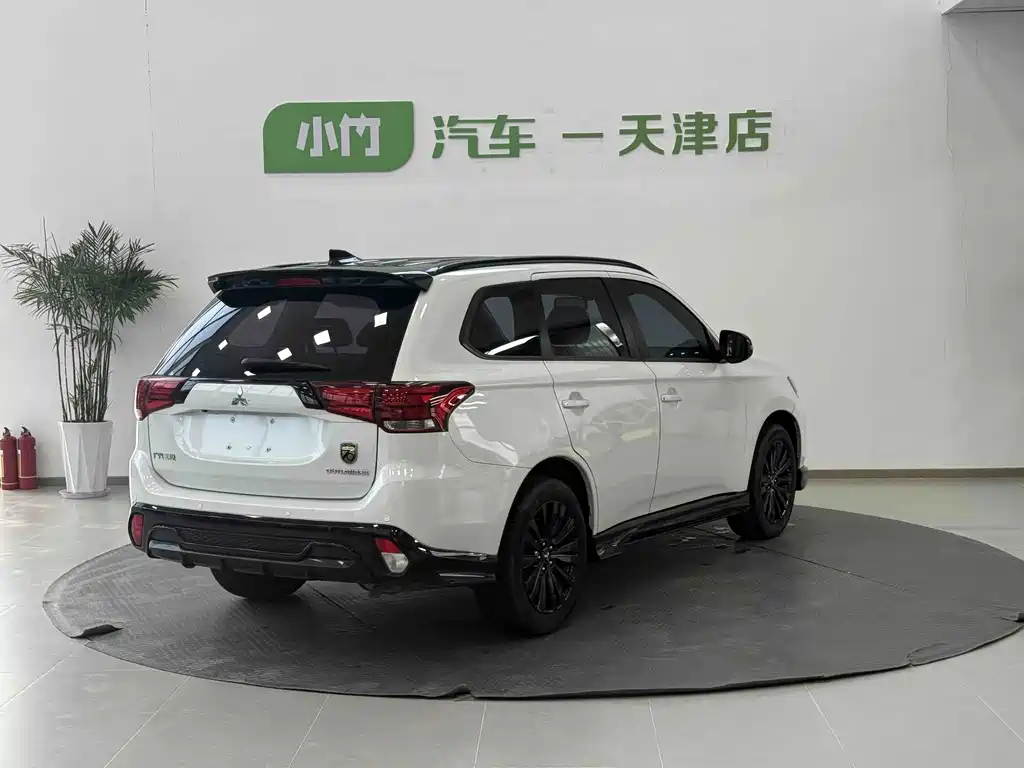 Mitsubishi Outlander 2022 — фото 5