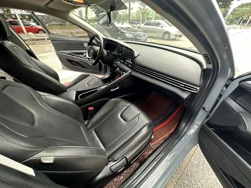 Hyundai Elantra 2021 — фото 23