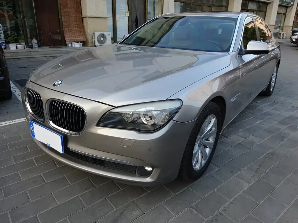BMW 7 Series 2011 — фото 2