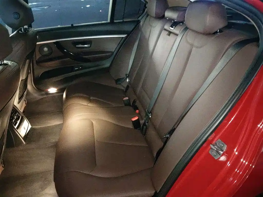 BMW 3 Series 2019 — фото 13