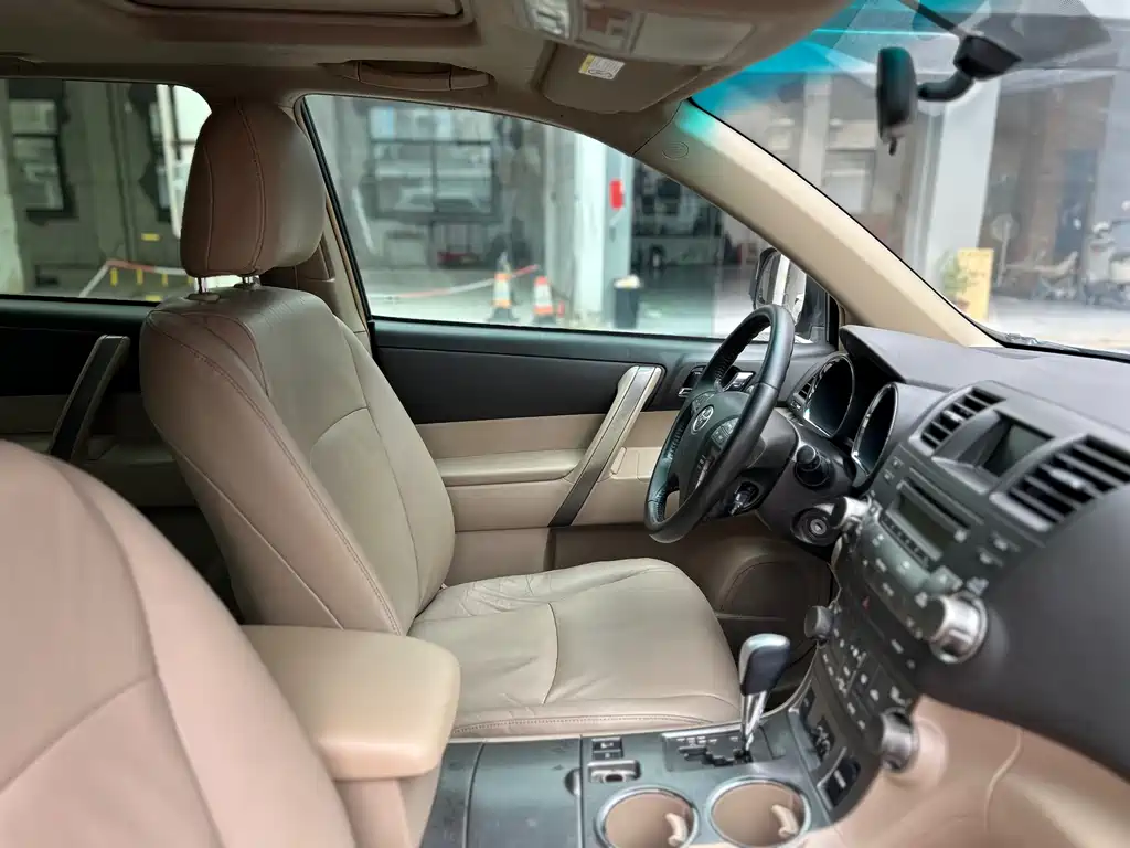 Toyota Highlander 2010 — фото 38