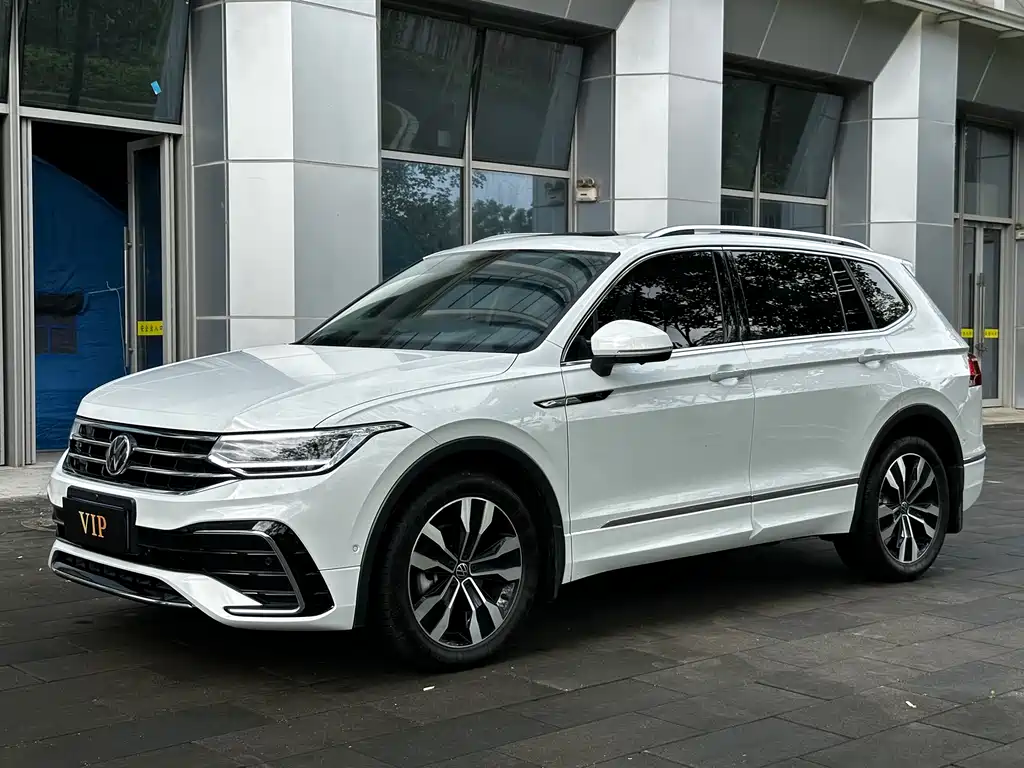Volkswagen Tiguan L 2024 — фото 1