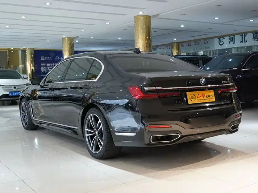 BMW 7 Series 2021 — фото 17