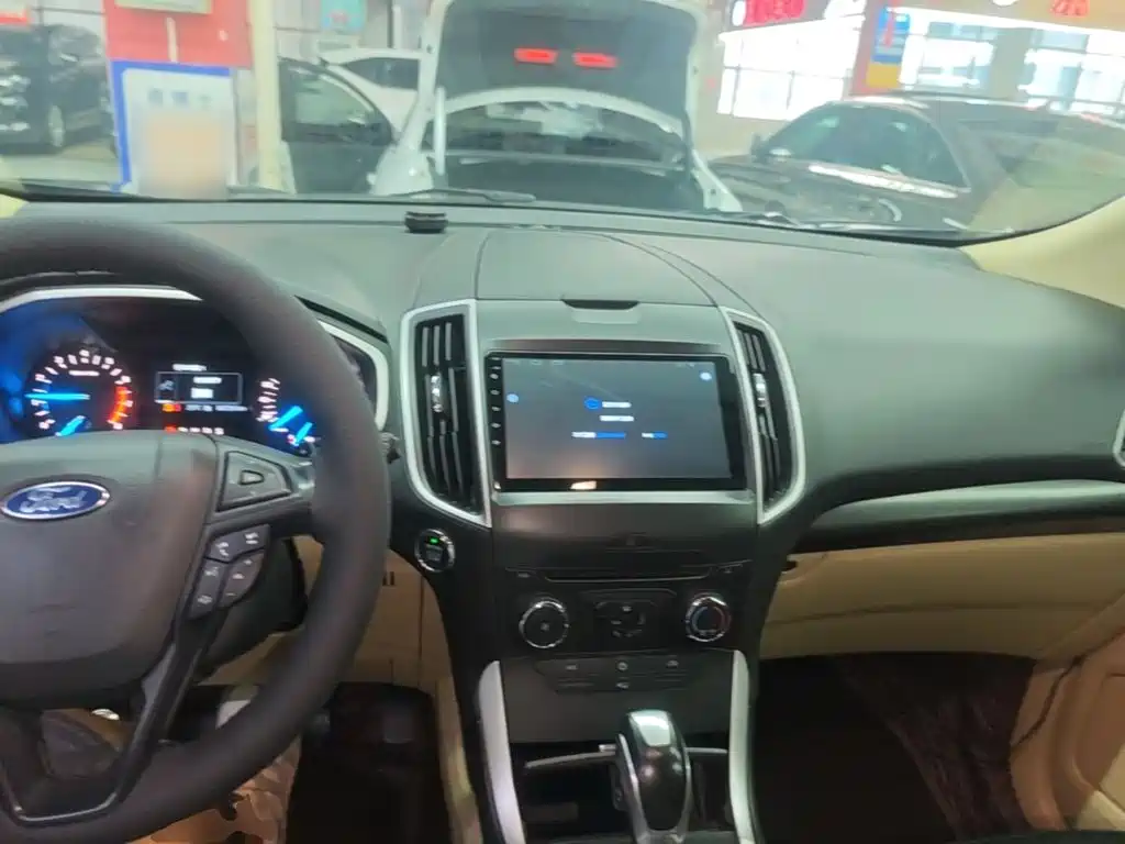 Ford Edge 2019 — фото 10