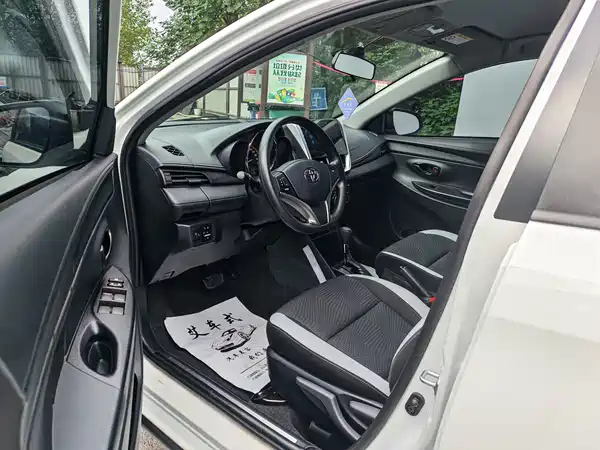 Toyota Yaris L 2023