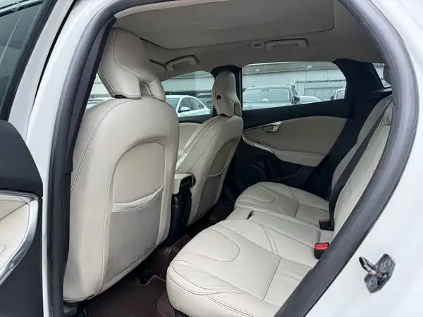 Volvo V40 2013