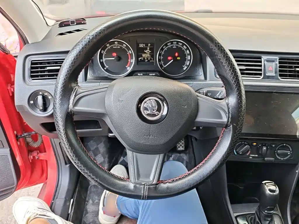 Skoda Rapid Spaceback 2017 — фото 11