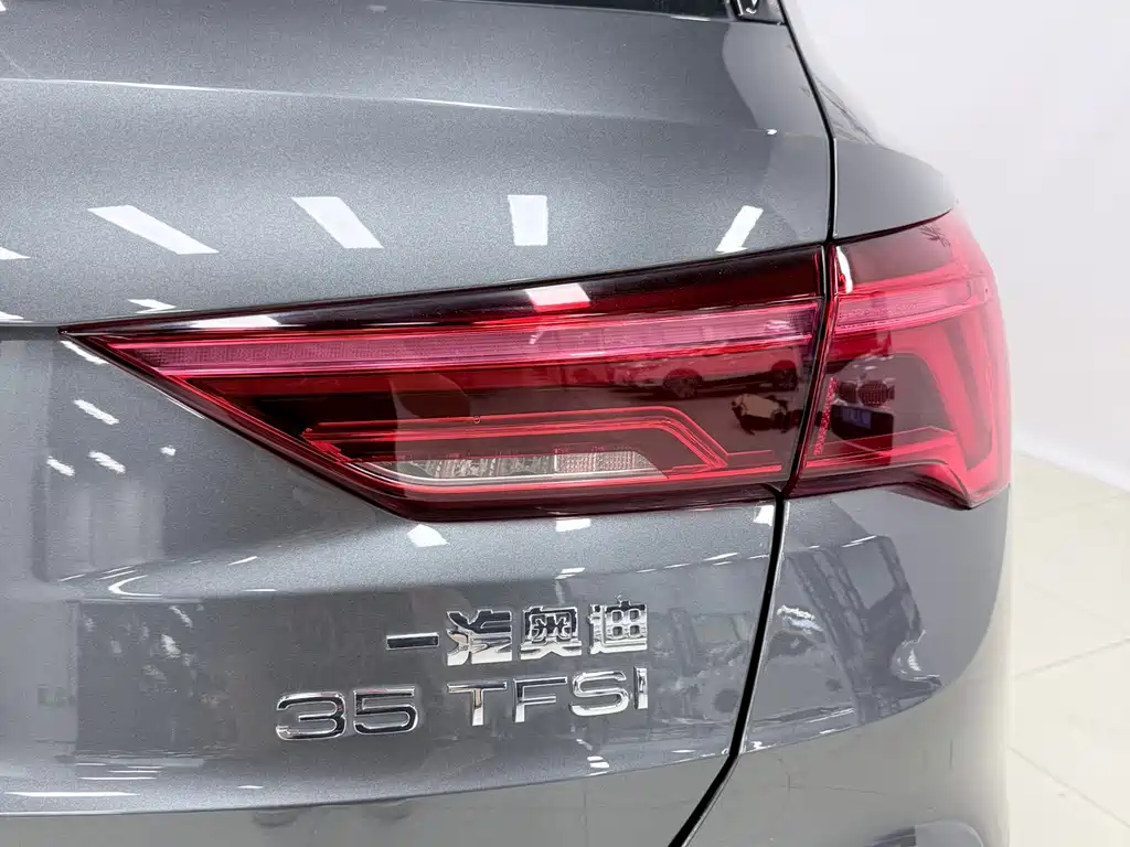 Audi Q3 2022 — фото 9