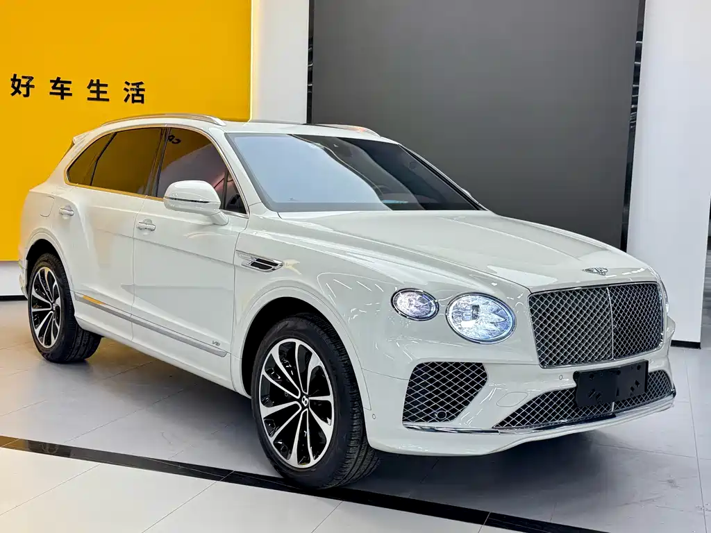 Bentley Bentayga 2023 — фото 3