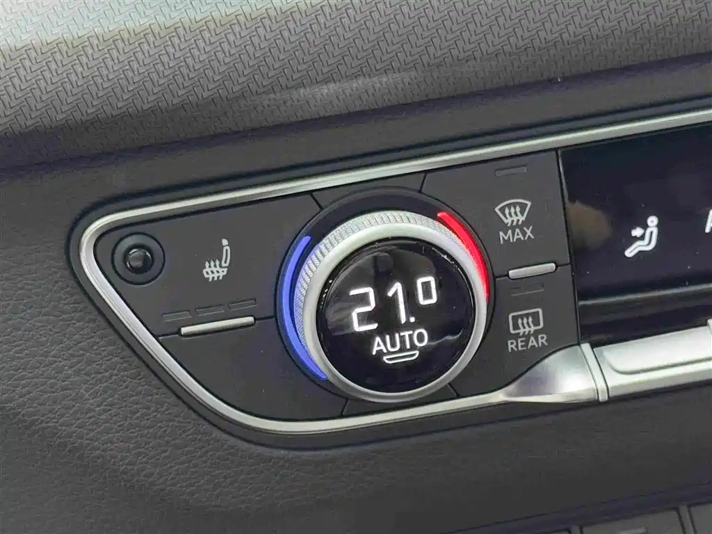 Audi Q5L 2023 — фото 19