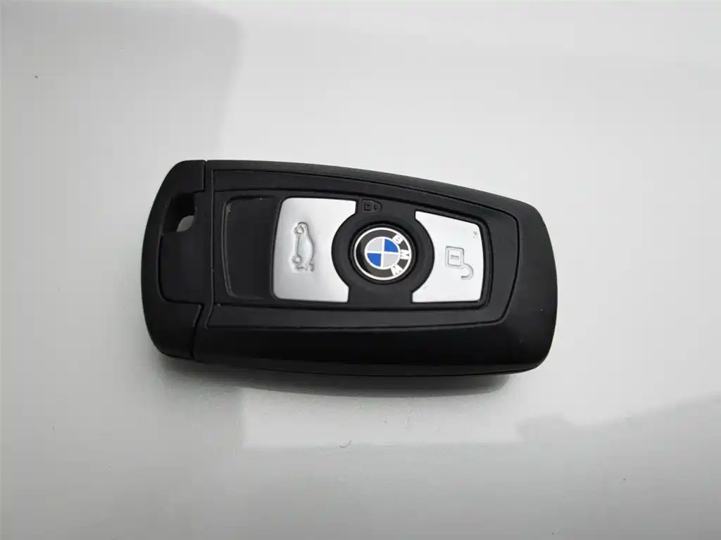 BMW 3 Series 2016 — фото 19