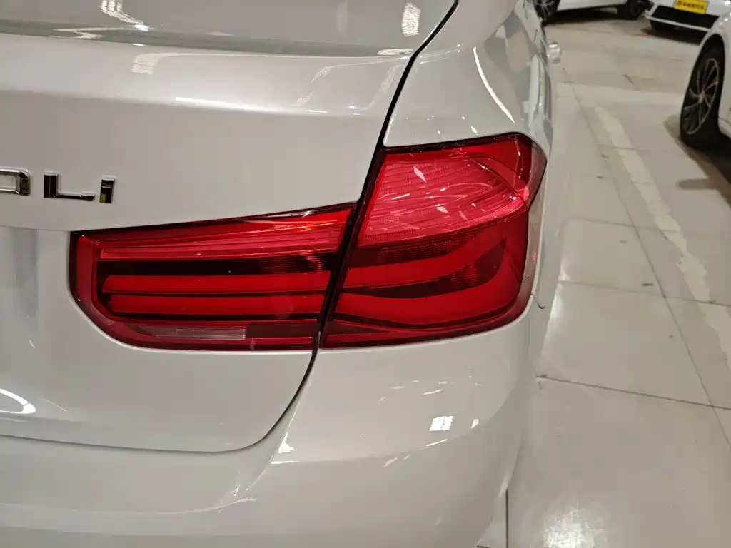 BMW 3 Series 2016 — фото 24