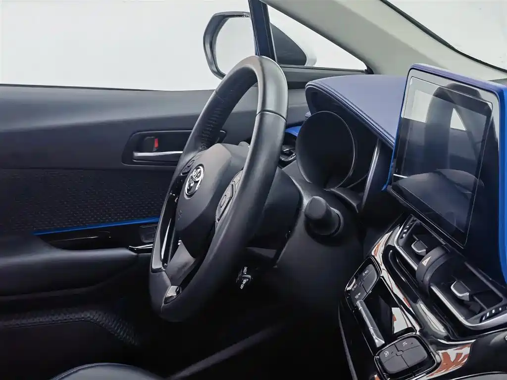 Toyota C-HR 2023 — фото 22