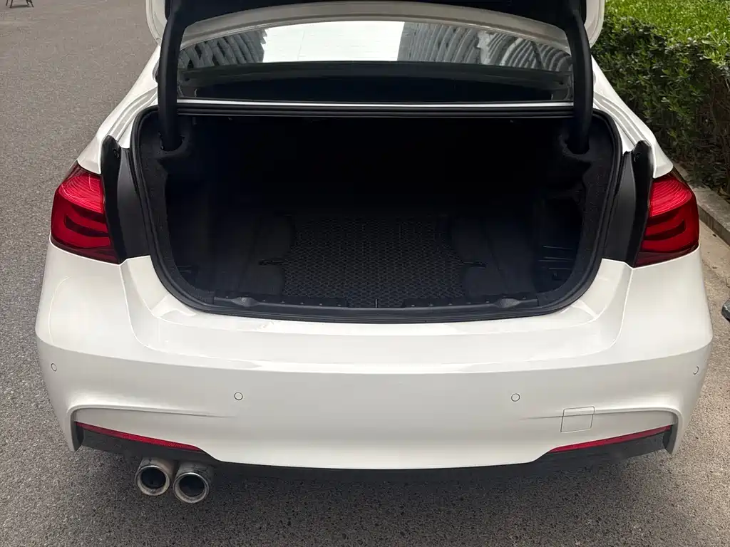 BMW 3 Series 2018 — фото 15