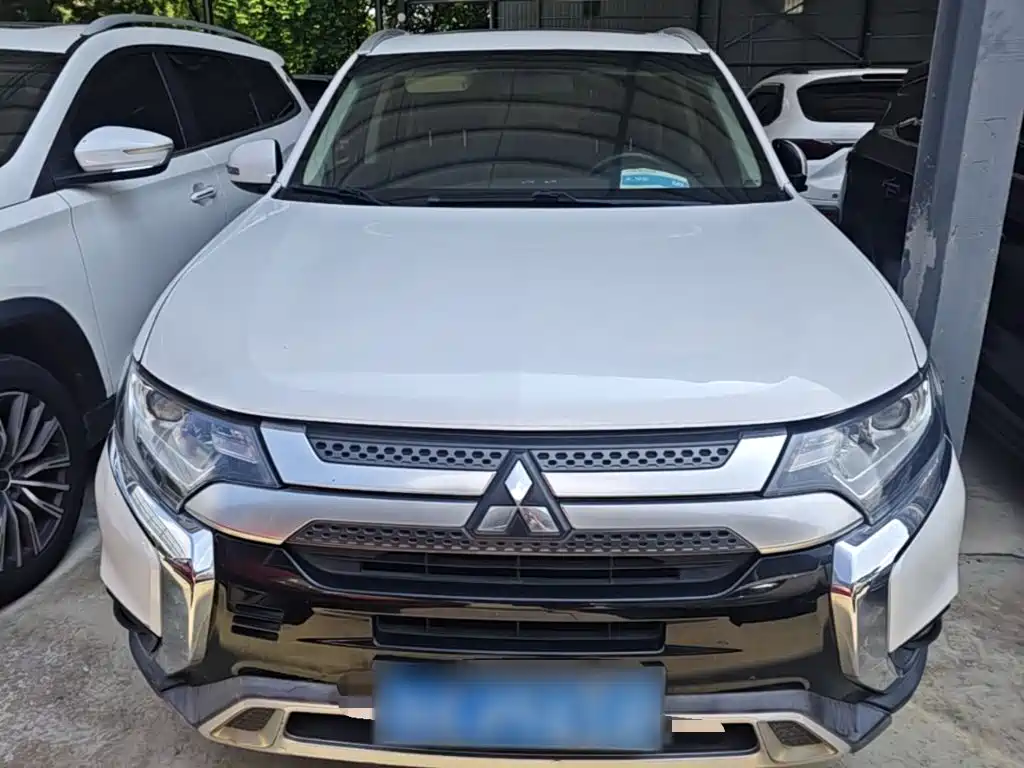 Mitsubishi Outlander 2019 — фото 3